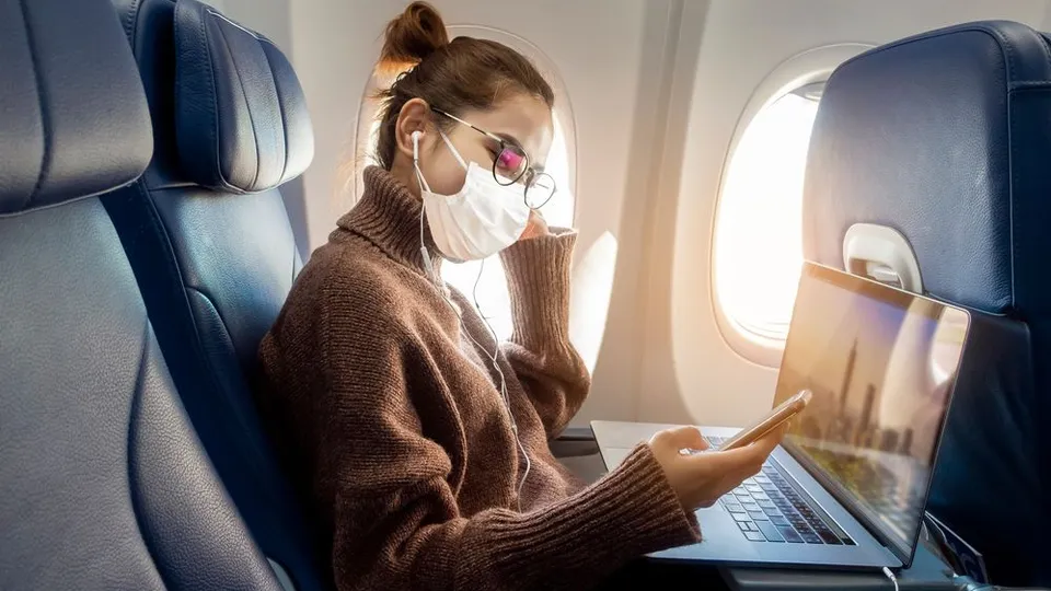 Online Travel Shopping: Fenomena Global